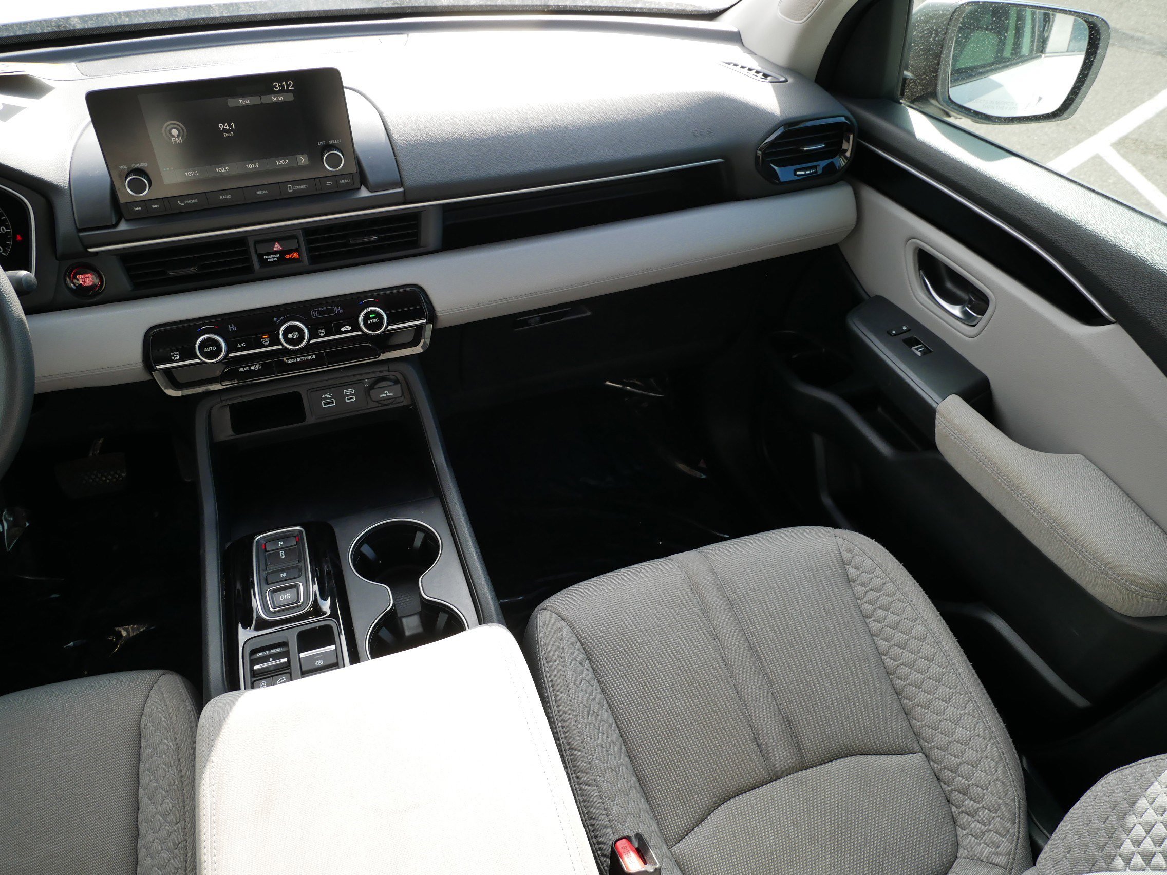 Used 2023 Honda Pilot LX image 11