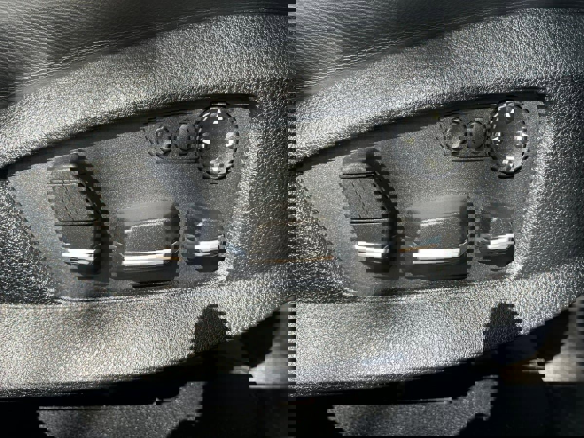 Used 2010 BMW 750Li image 33