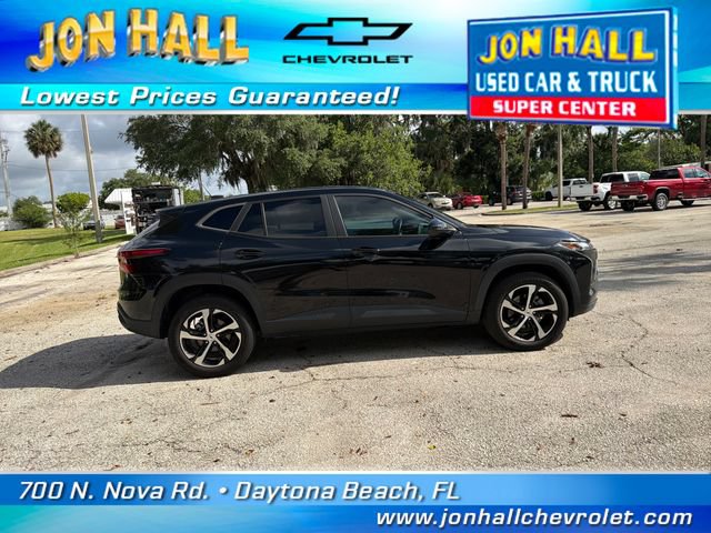 Used 2024 Chevrolet Trax RS w/ Sunroof Package FWD image 14