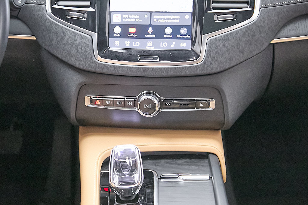 Certified 2024 Volvo XC90 T8 Ultimate AWD/4WD image 34