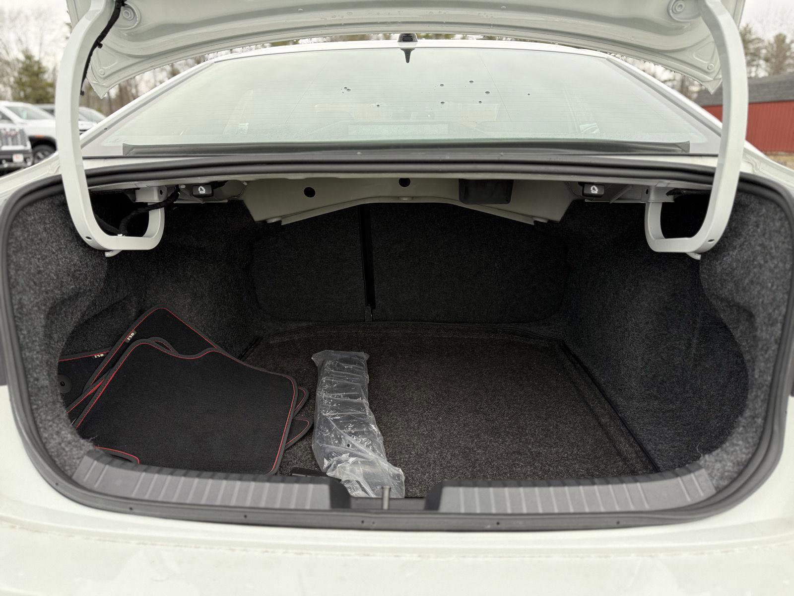 Used 2024 Volkswagen Jetta GLI 40th Anniversary Edition image 10