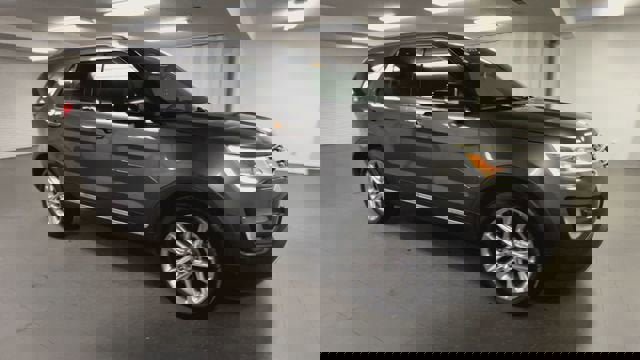 Used 2017 Ford Explorer XLT w/ Equipment Group 202A image 2