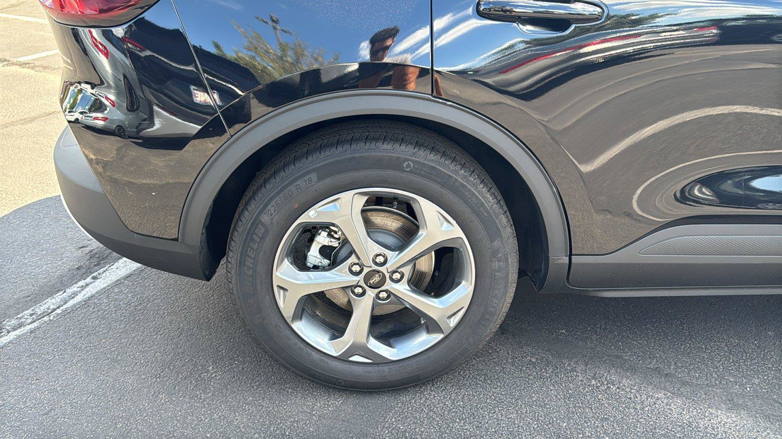 Used 2025 Ford Escape ST-Line FWD image 6