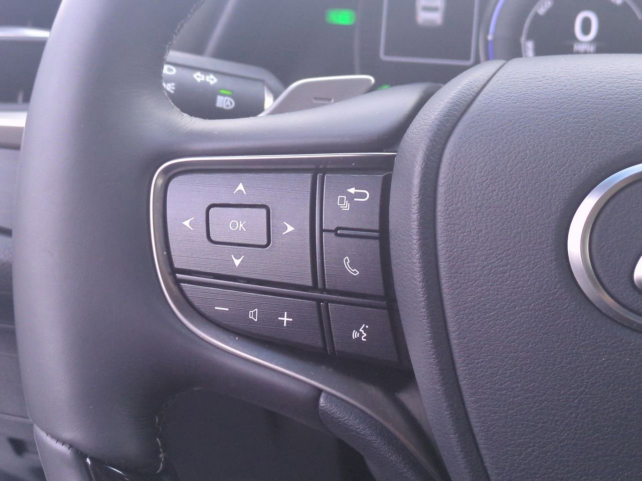 Used 2019 Lexus ES 300h w/ Luxury Package image 20