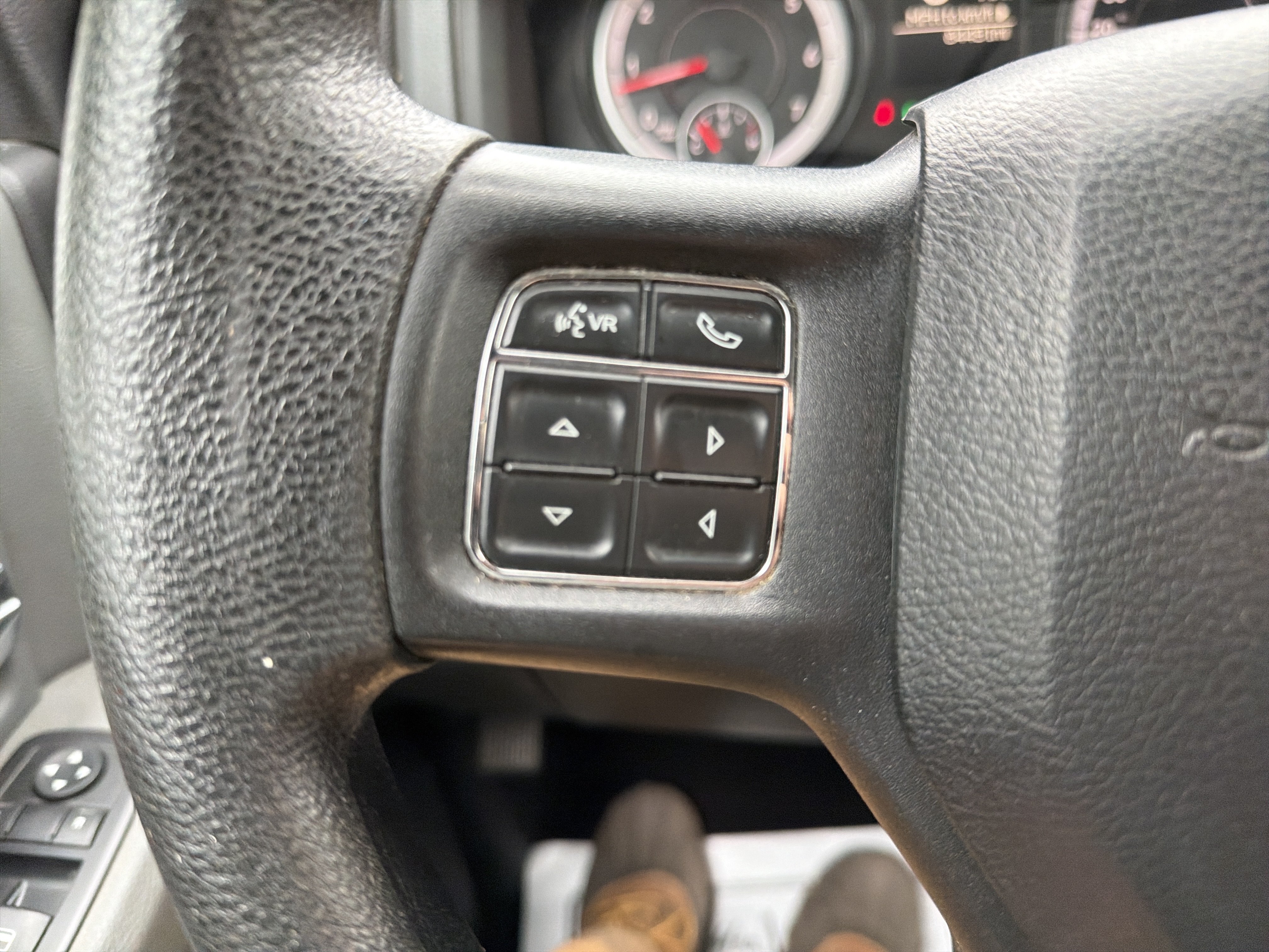Used 2015 RAM 2500 SLT AWD/4WD image 11