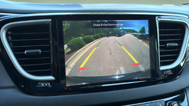 Used 2025 Chrysler Pacifica Select FWD image 27