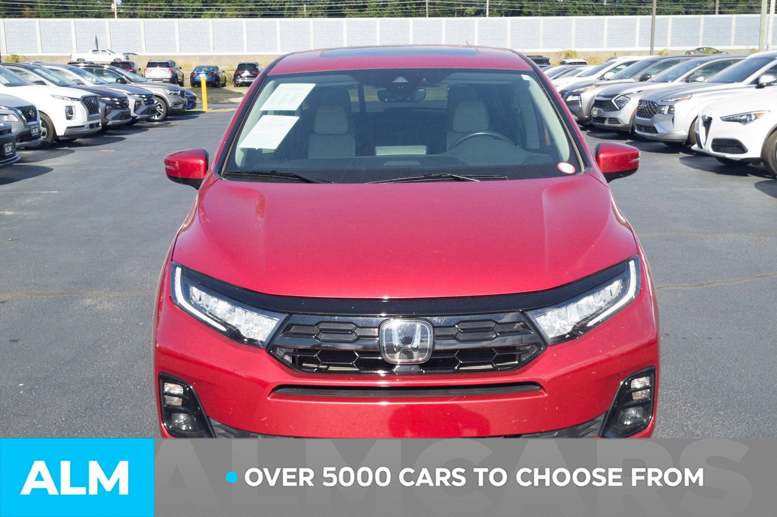 Used 2025 Honda Odyssey Elite image 3