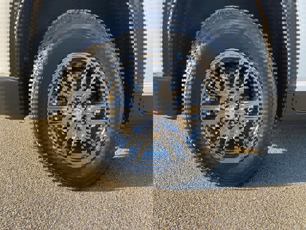 Used 2025 GMC Acadia Elevation image 6