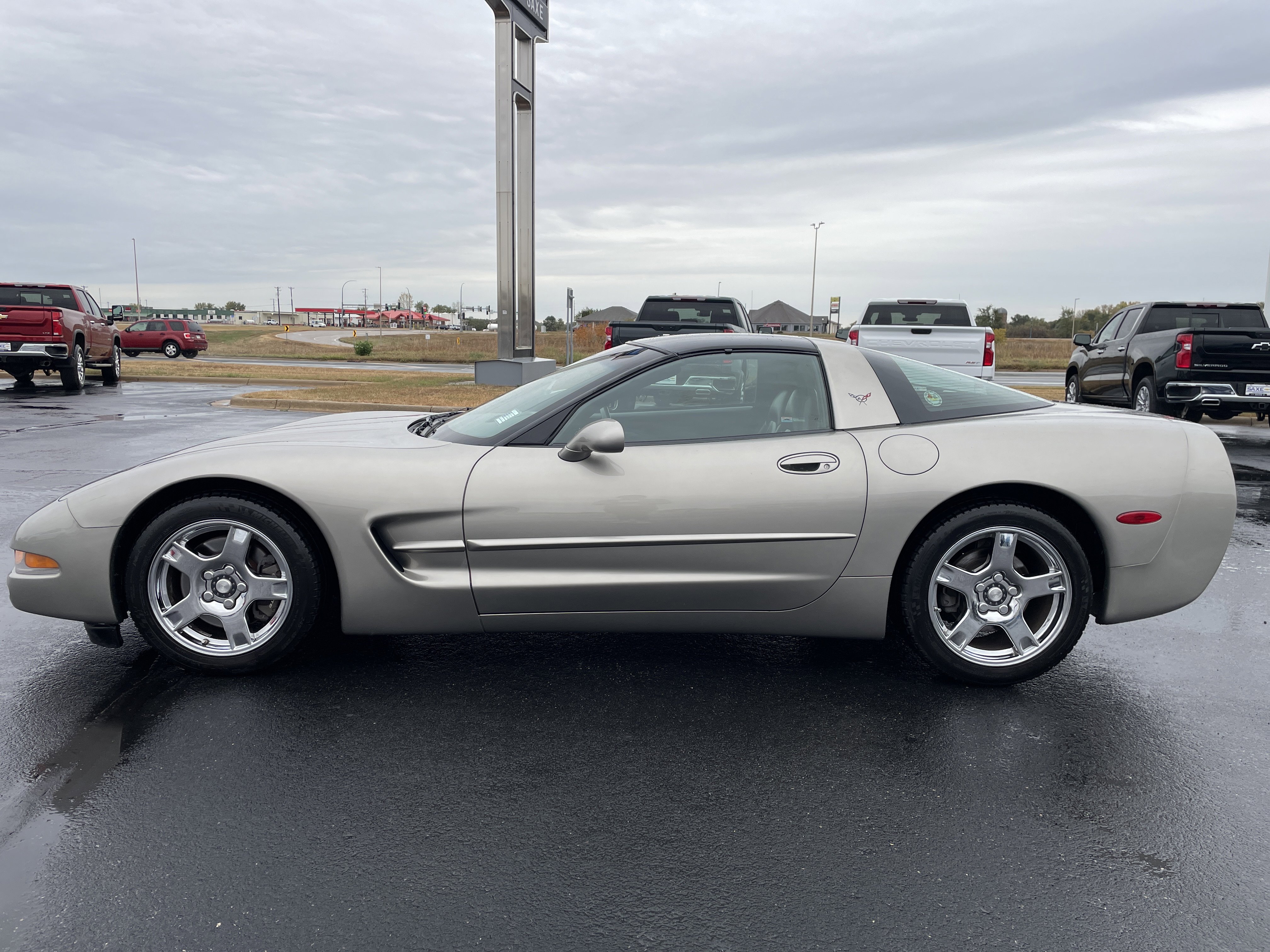 Used 1999 Chevrolet Corvette Coupe w/ Memory Pkg image 2