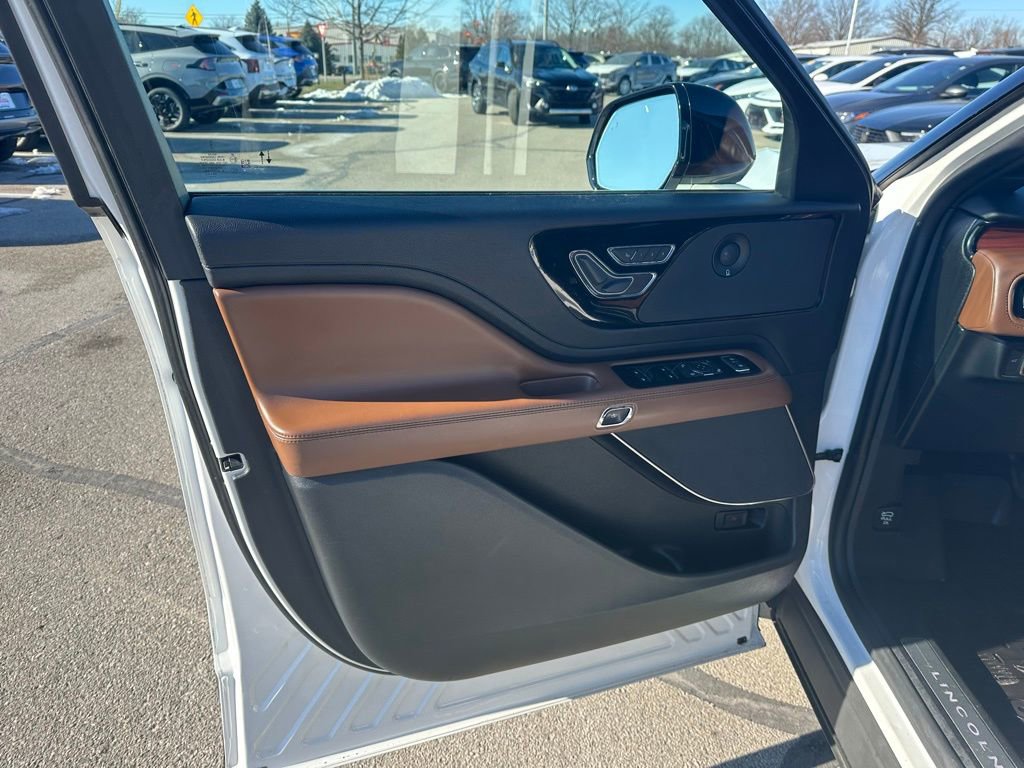 Used 2021 Lincoln Aviator Reserve w/ Elements Package Plus image 10