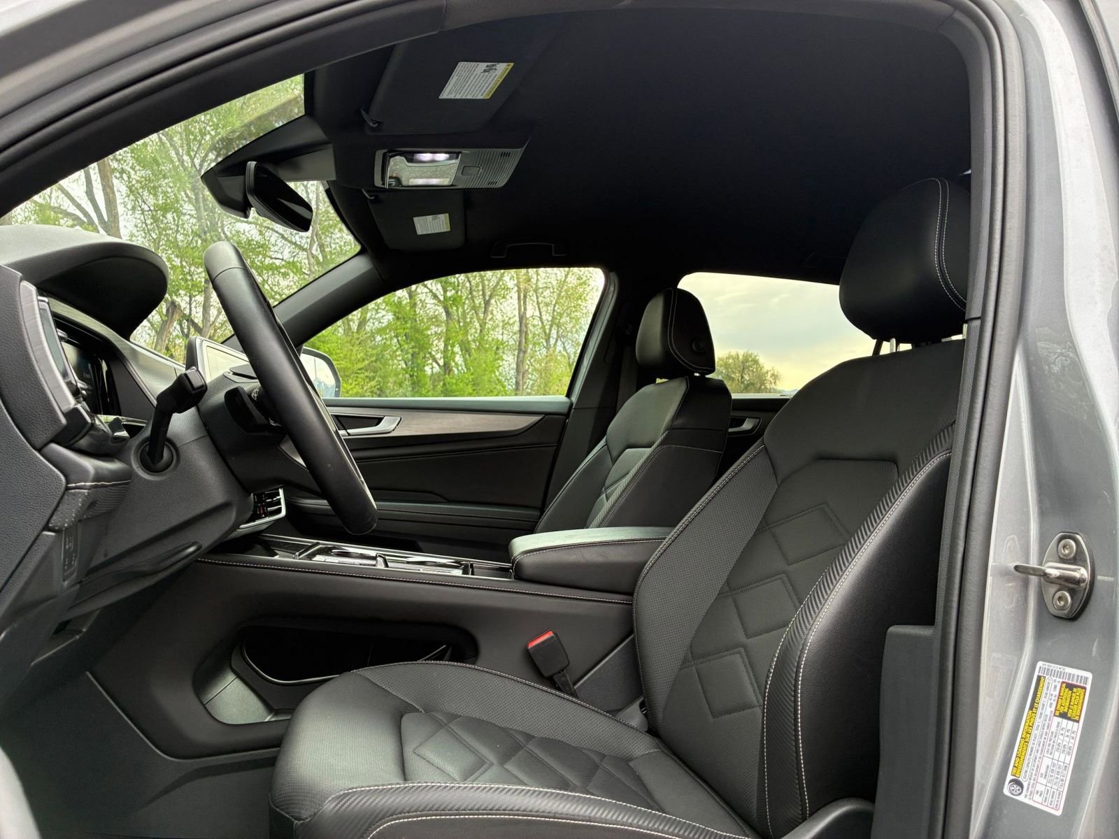 Used 2025 Volkswagen Atlas Cross Sport SE image 29