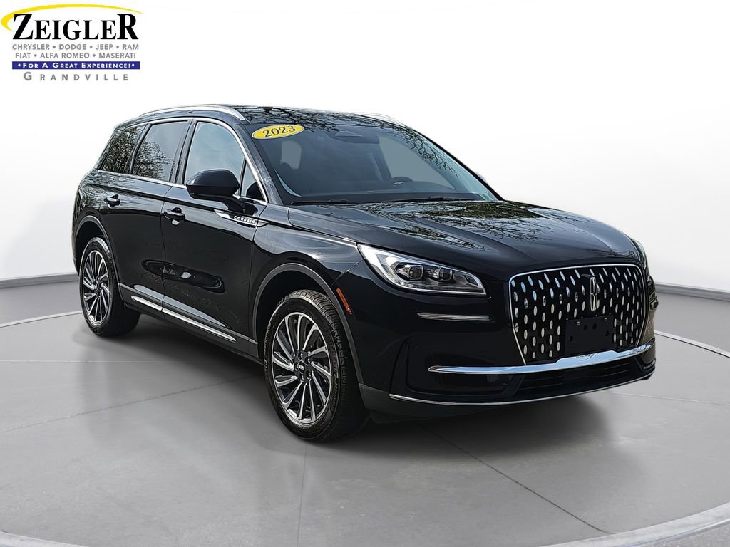 Used 2023 Lincoln Corsair Reserve image 3