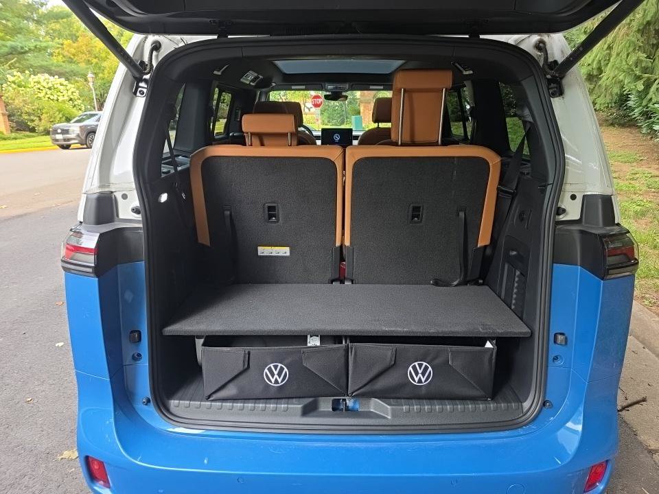 Used 2025 Volkswagen ID. Buzz Pro S Plus w/ Cupholders Package AWD/4WD image 13