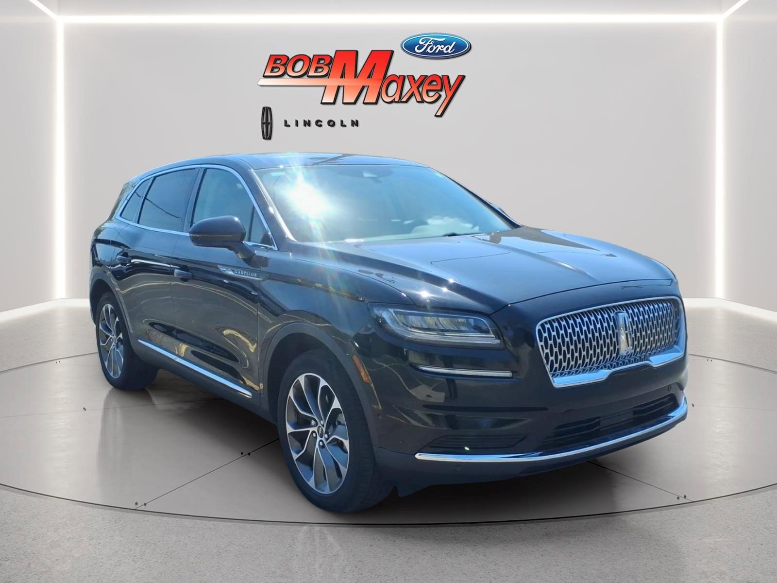 Certified 2023 Lincoln Nautilus Reserve w/ Equipment Group 201A AWD/4WD image 3