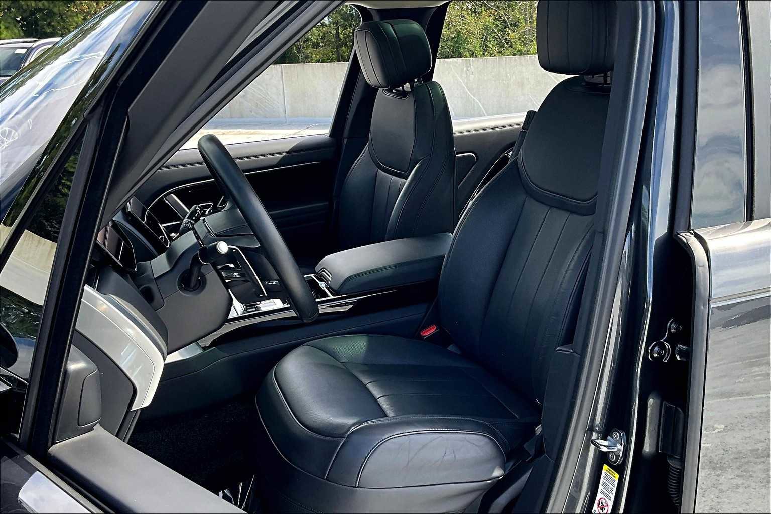 Used 2023 Land Rover Range Rover Long Wheelbase SE image 13