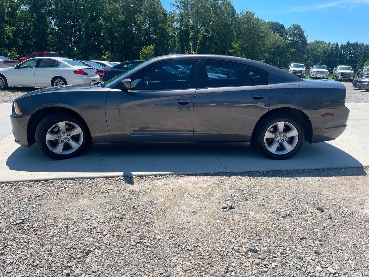 Used 2014 Dodge Charger SE RWD image 4