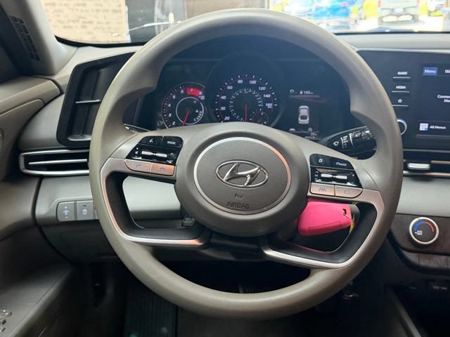 Used 2021 Hyundai Elantra SE FWD image 16