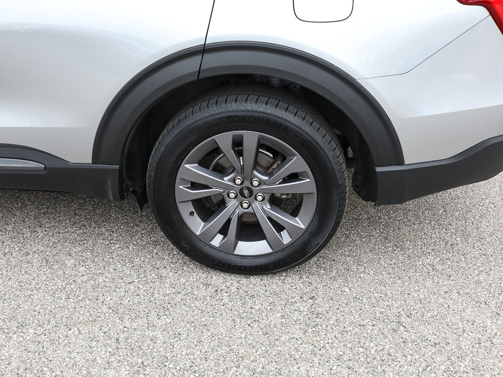 Used 2023 Ford Explorer XLT w/ Equipment Group 202A image 3