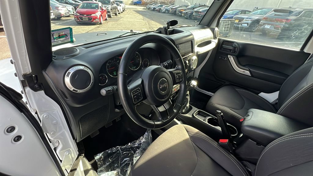 Used 2017 Jeep Wrangler Unlimited Sahara w/ Connectivity Group image 24