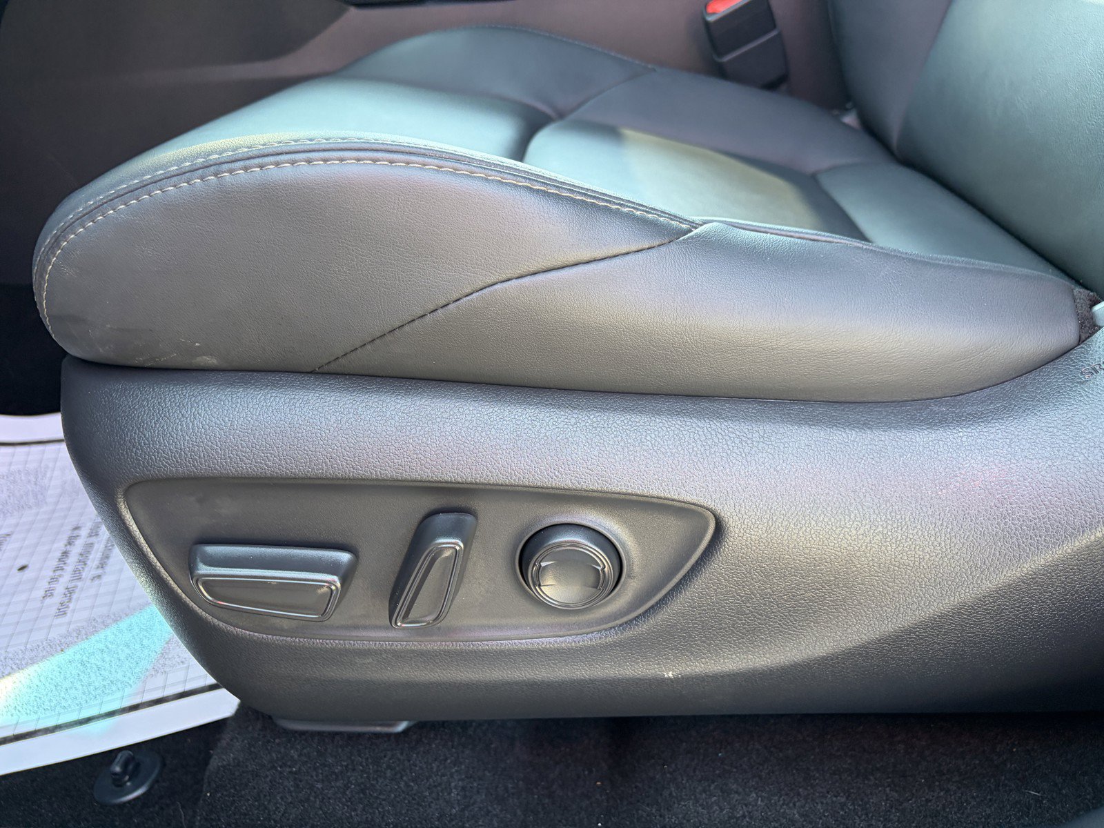 Used 2024 Toyota Venza Nightshade AWD/4WD image 13