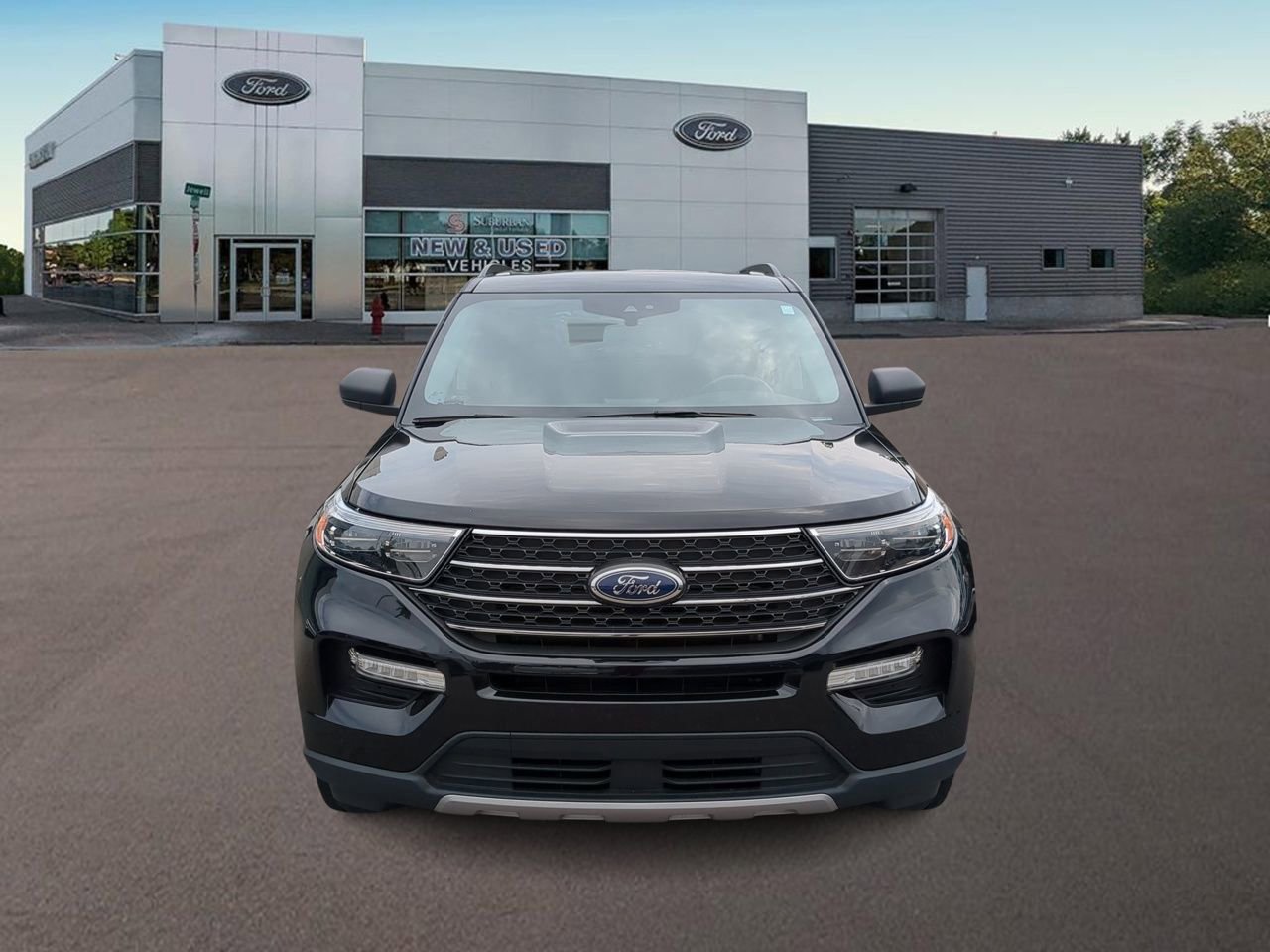 Certified 2022 Ford Explorer XLT w/ Equipment Group 202A image 3