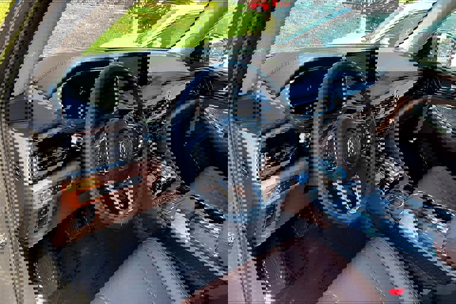 Used 2024 Acura MDX SH-AWD w/ Technology Package image 18