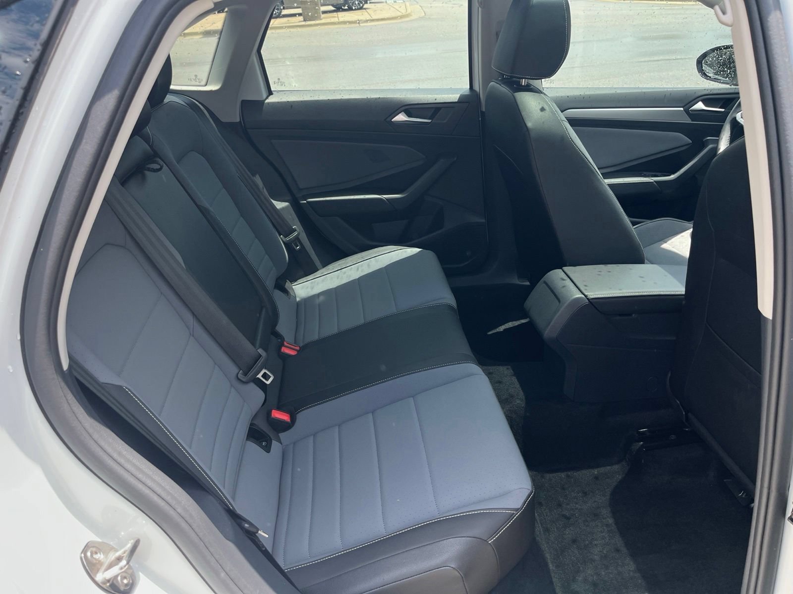 Certified 2025 Volkswagen Jetta SE FWD image 31