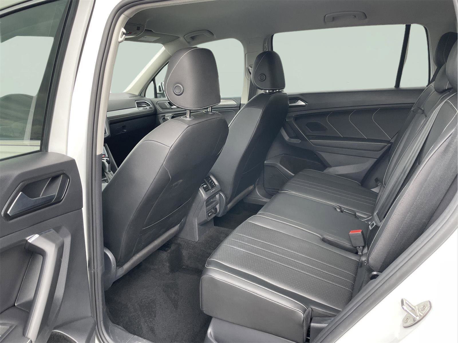 Used 2023 Volkswagen Tiguan SE AWD/4WD image 14