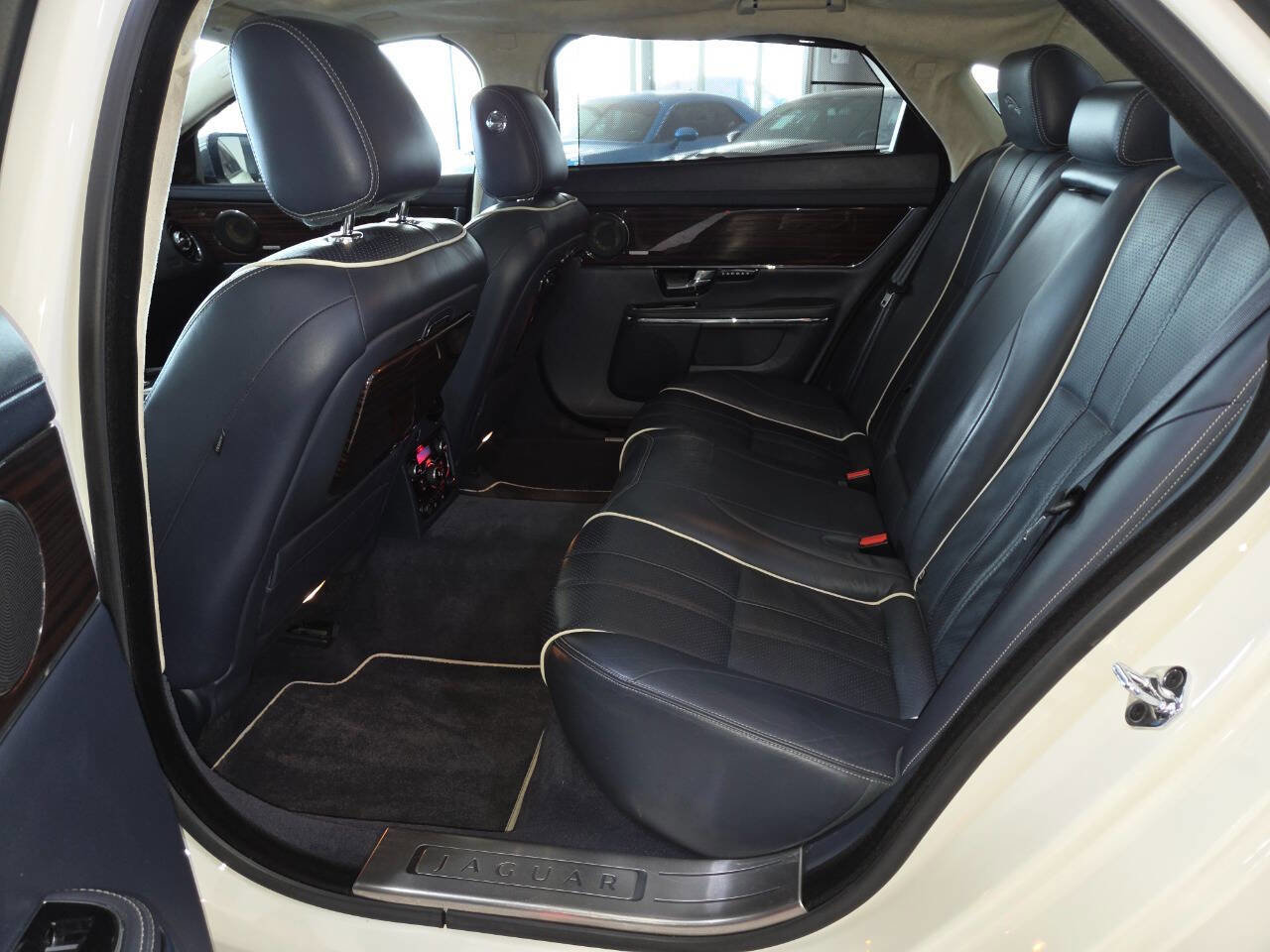 Used 2011 Jaguar XJ L Supercharged RWD image 21