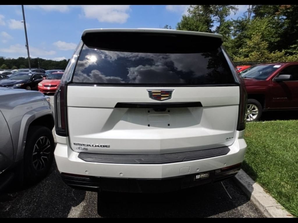Used 2025 Cadillac Escalade Sport w/ LPO, Floor Liner Package AWD/4WD image 8