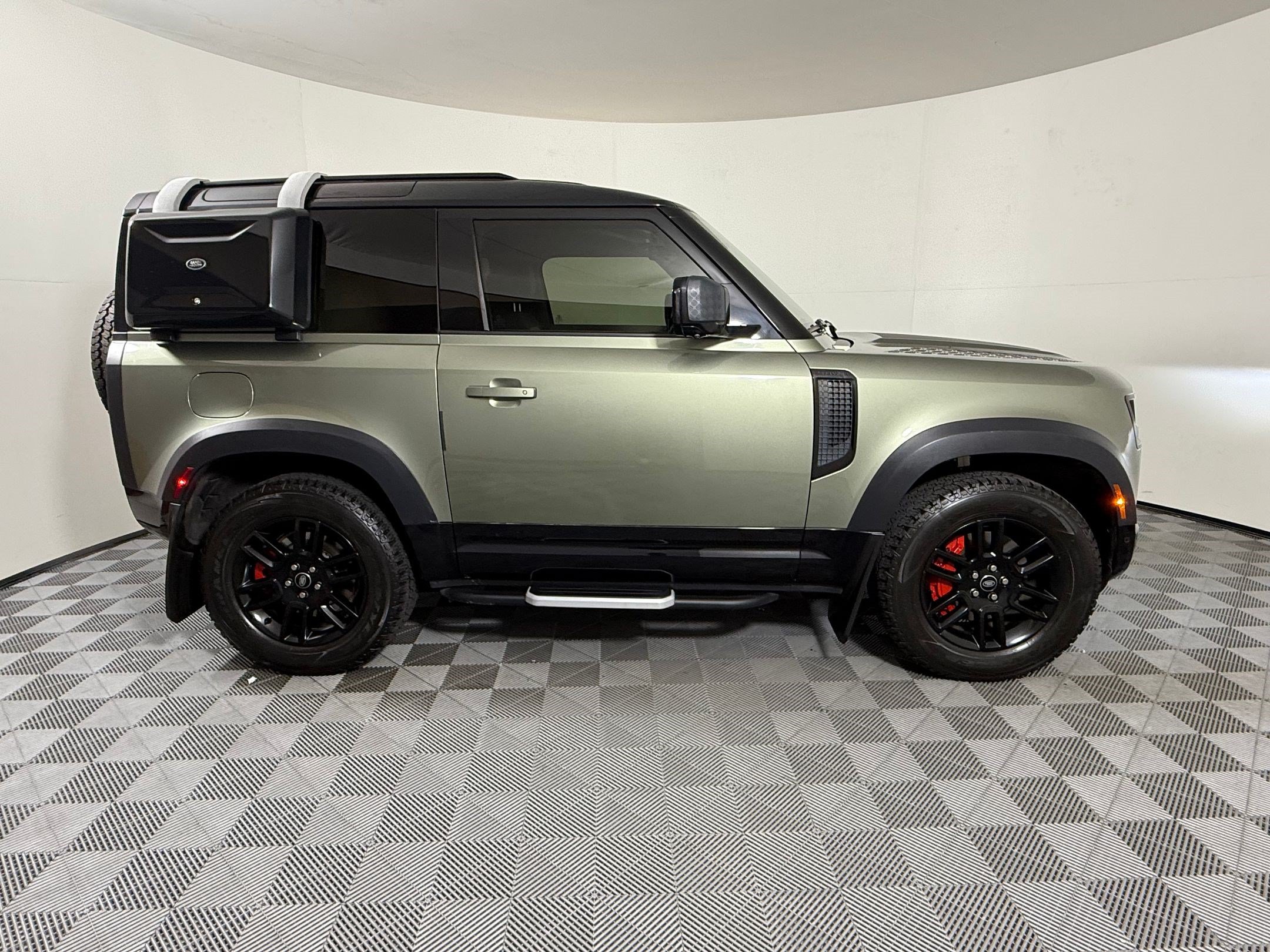 Used 2022 Land Rover Defender 90 X-Dynamic S AWD/4WD image 8