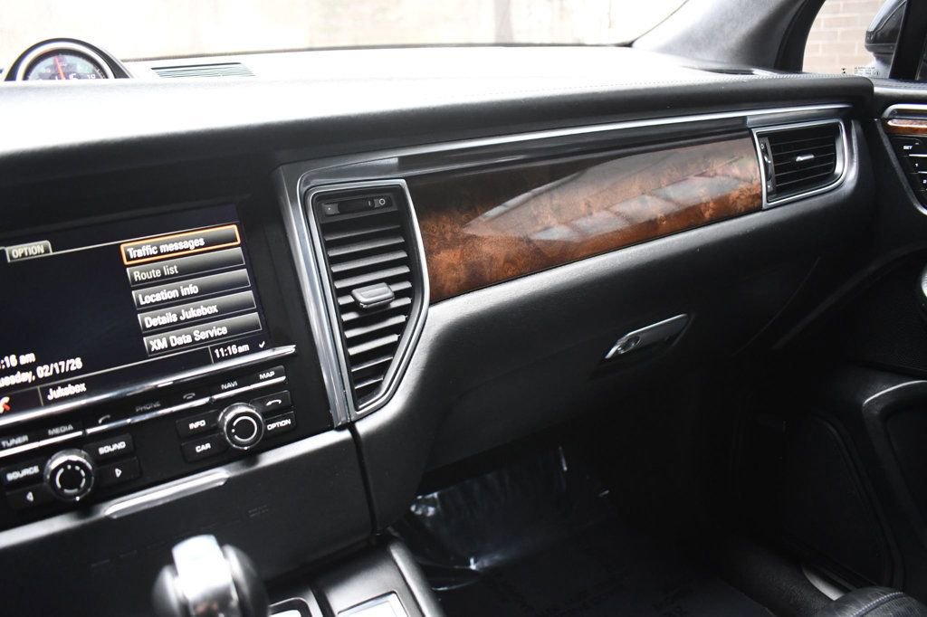 Used 2015 Porsche Macan Turbo image 22