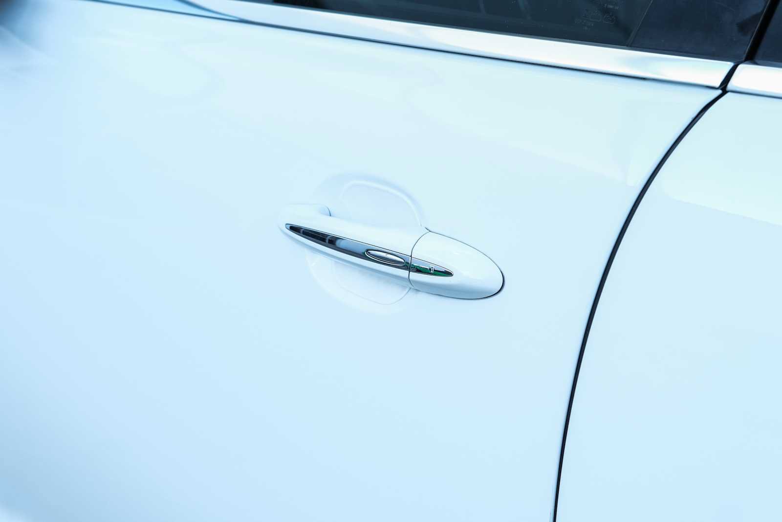 Used 2017 Jaguar XJ R-Sport RWD image 15