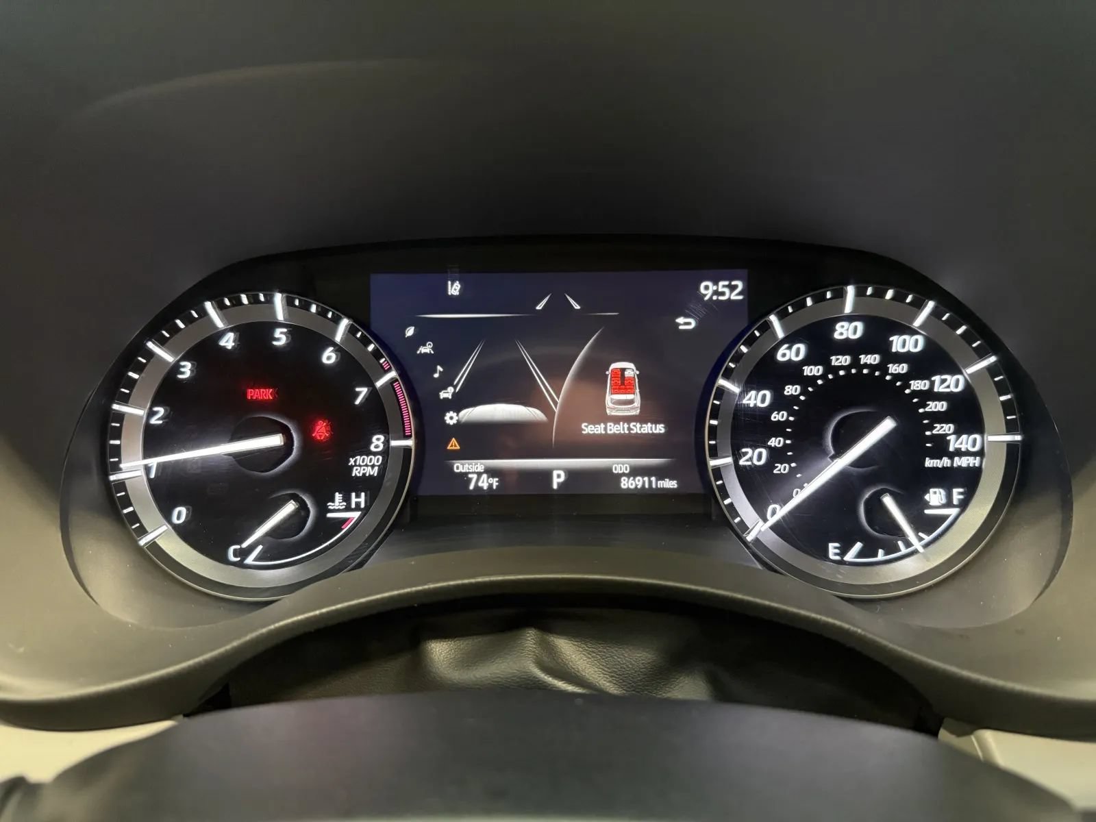 Used 2021 Toyota Highlander XLE AWD/4WD image 32
