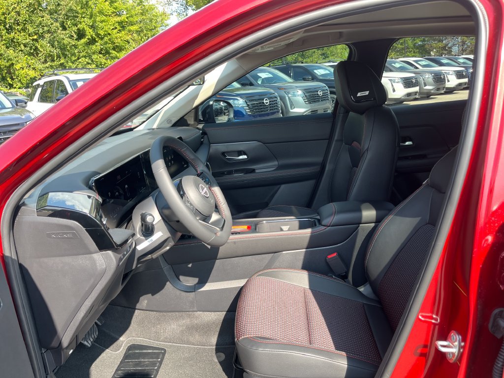 New 2027 Nissan Kicks SR w/ SR Premium Package FWD image 13