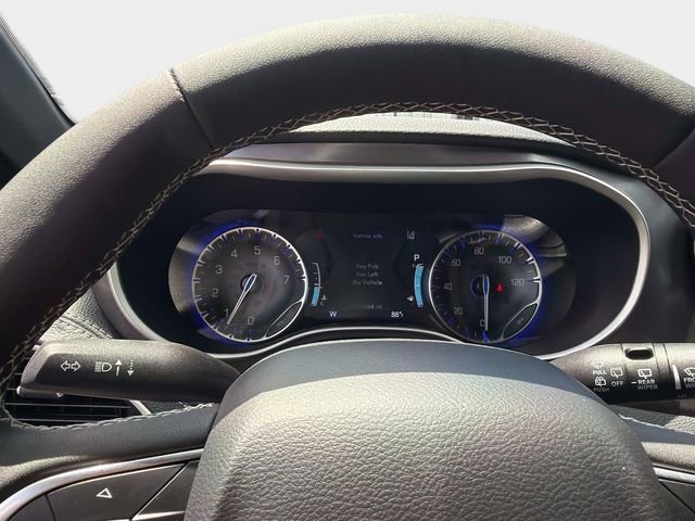 Used 2025 Chrysler Pacifica Select FWD image 26