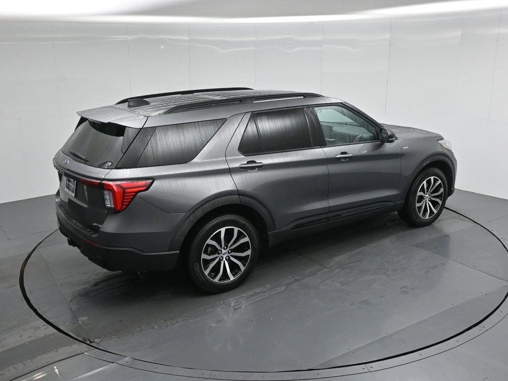 Certified 2025 Ford Explorer ST-Line image 43