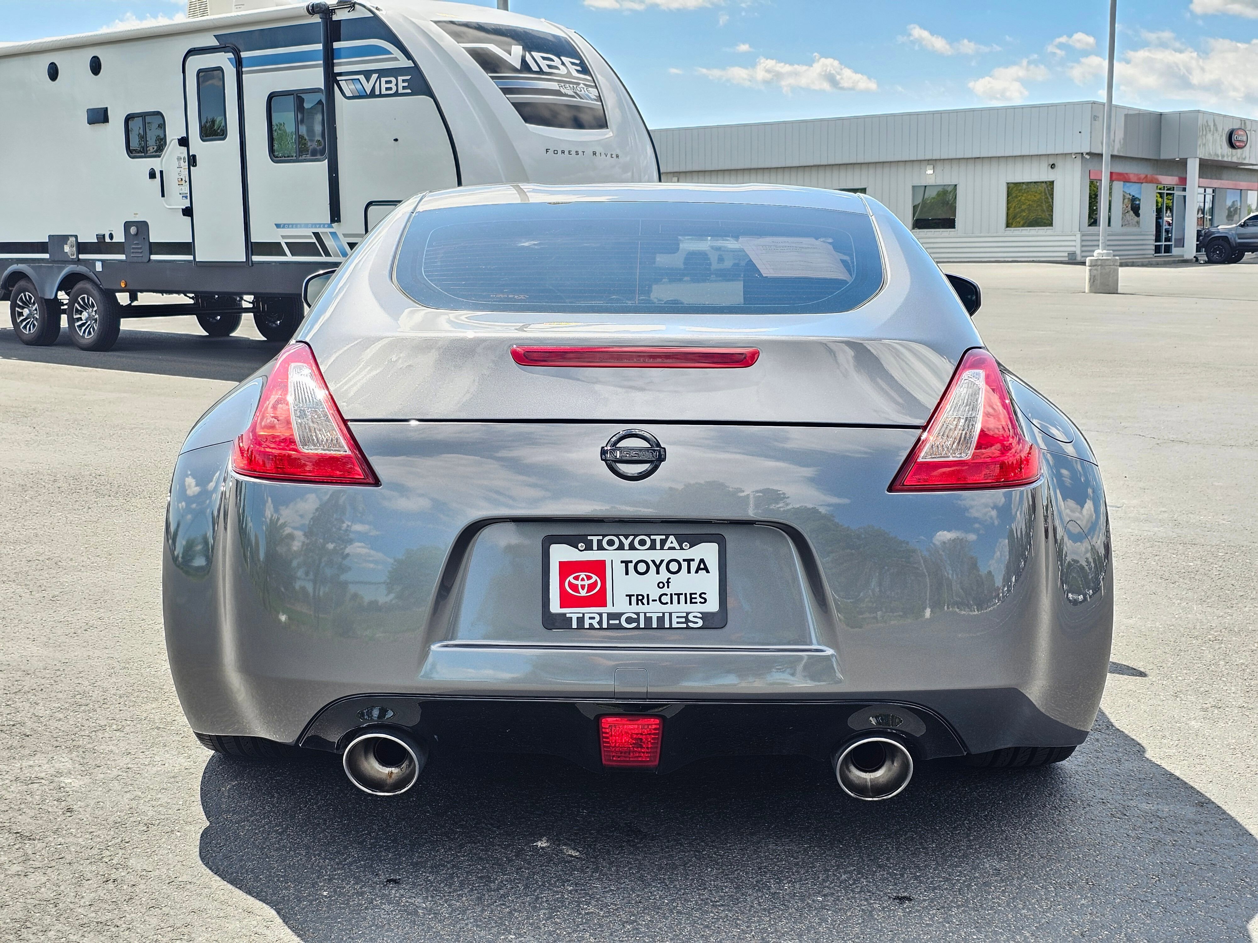 Used 2017 Nissan 370Z Coupe RWD image 4