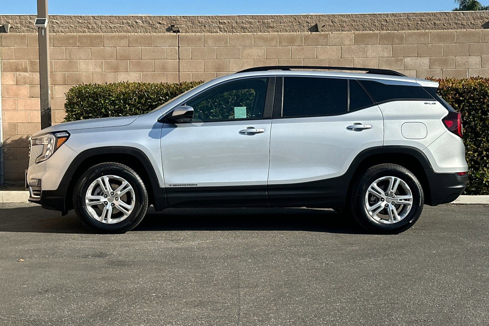 Certified 2022 GMC Terrain SLE w/ Driver Convenience Package image 7