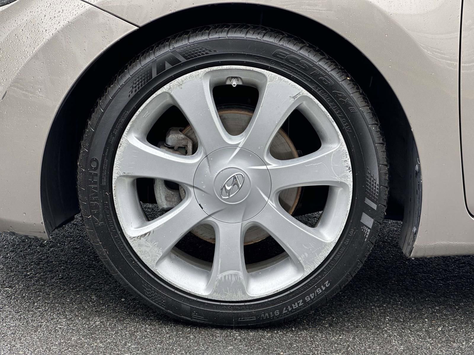 Used 2013 Hyundai Elantra Limited w/ Technology Pkg FWD image 7