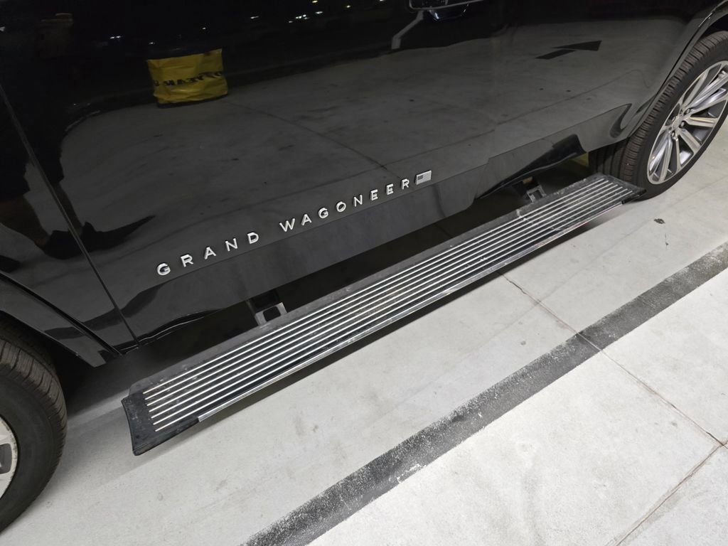 Certified 2022 Jeep Grand Wagoneer Series II w/ Convenience Group III image 14