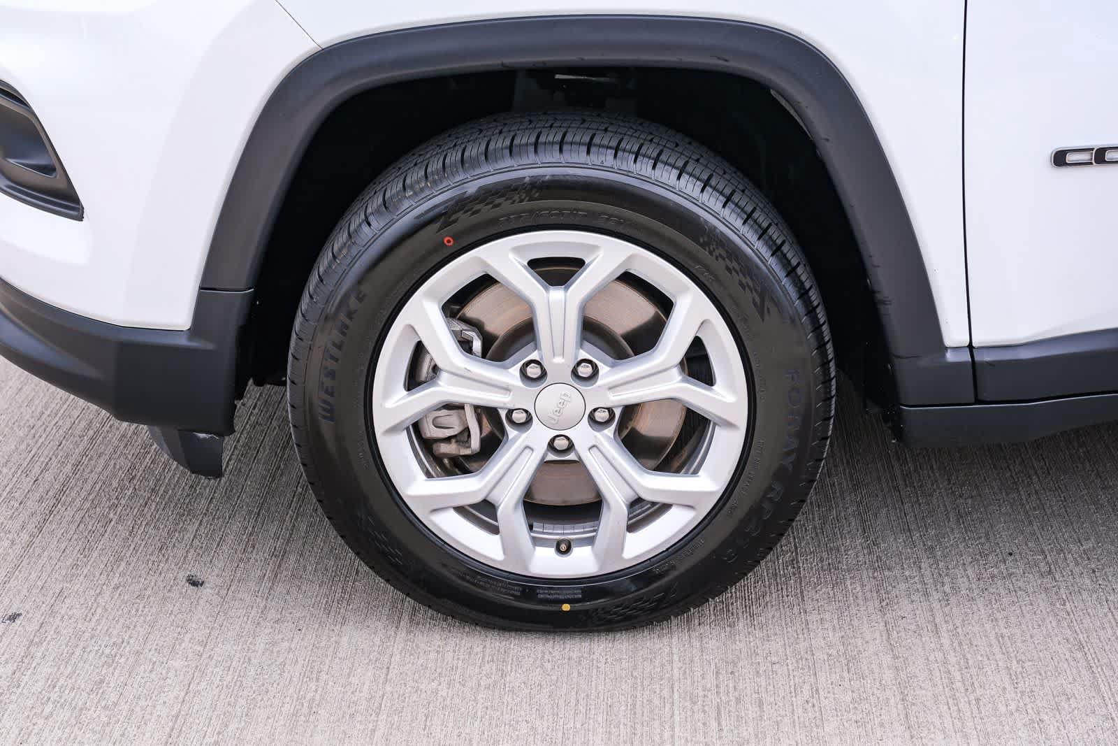 Used 2024 Jeep Compass Latitude AWD/4WD image 10