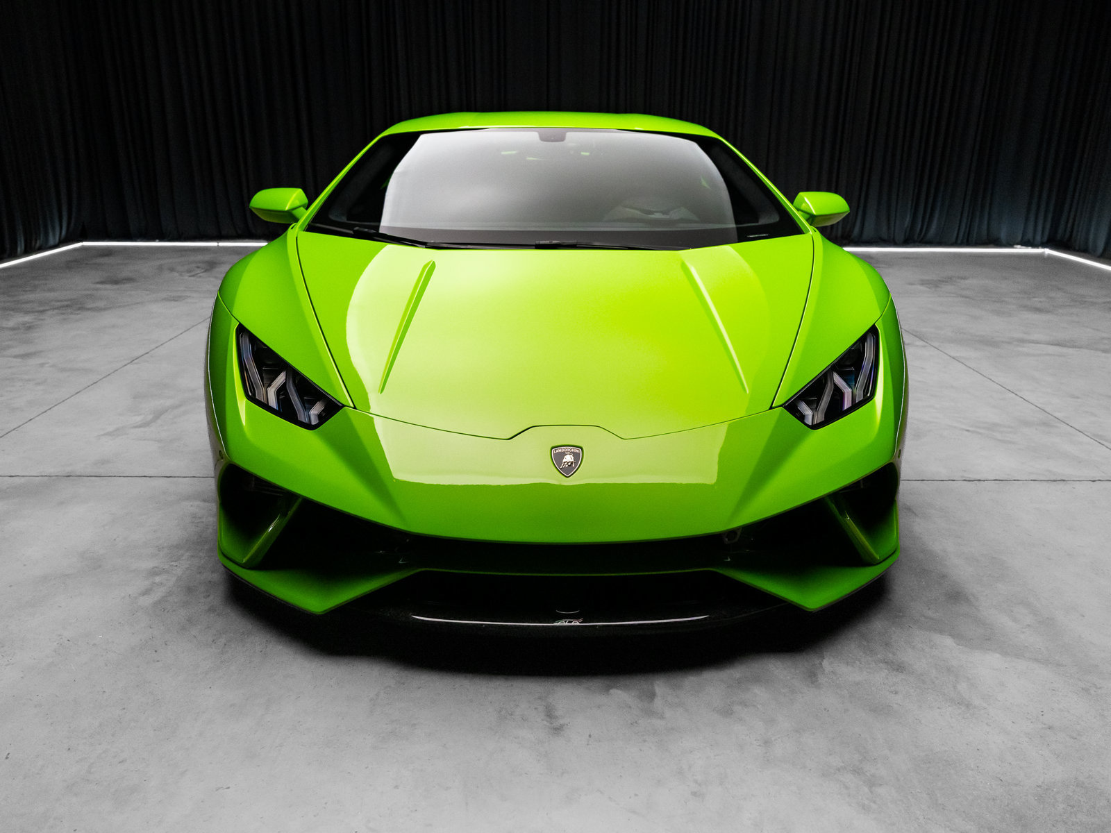 Used 2018 Lamborghini Huracan Performante AWD/4WD image 13