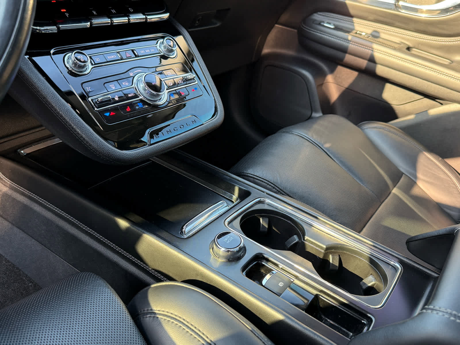 Used 2020 Lincoln Corsair Reserve w/ Equipment Group 202A image 22