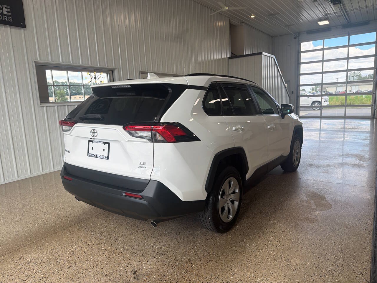 Used 2021 Toyota RAV4 LE AWD/4WD image 5