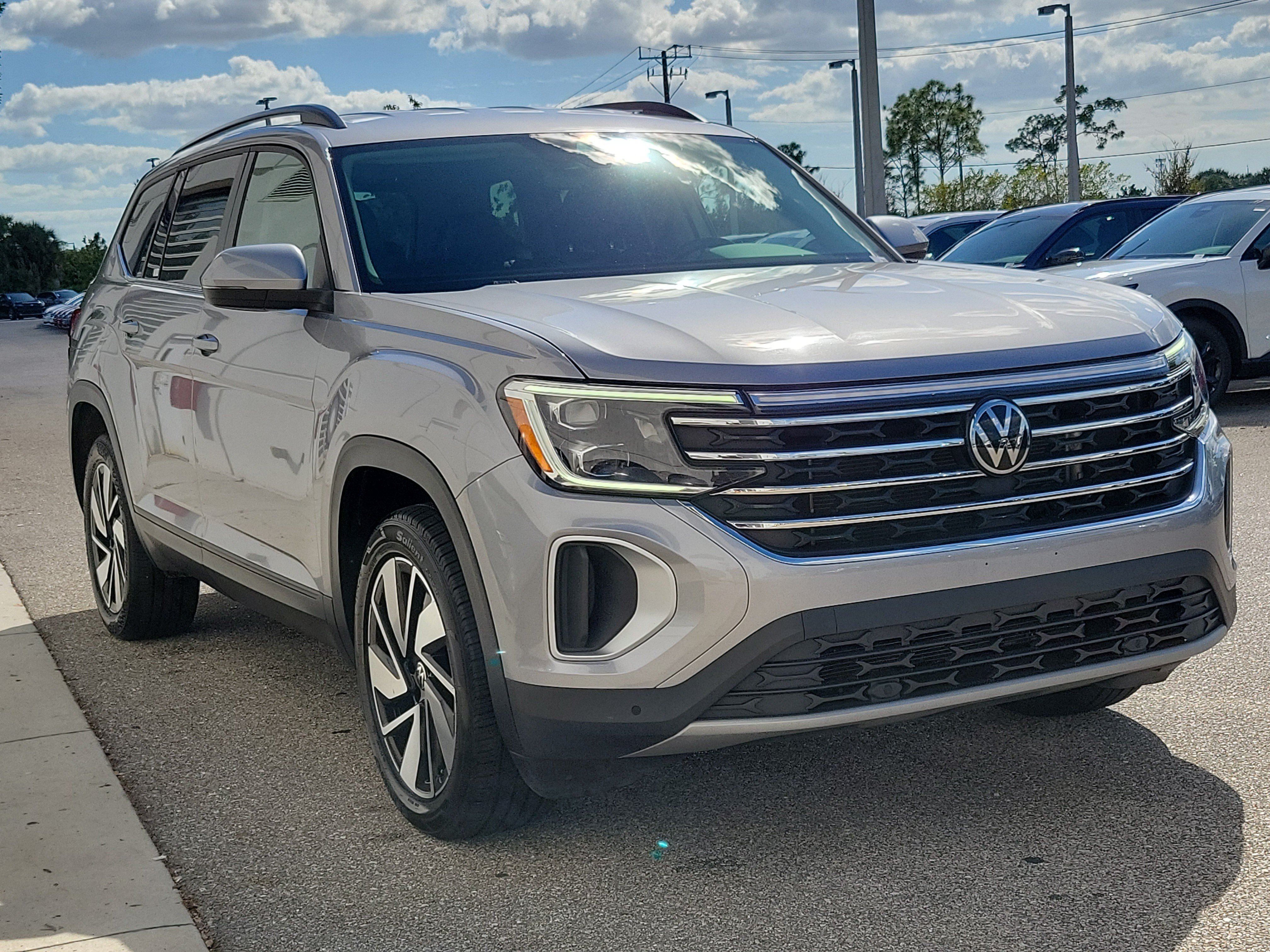 Used 2025 Volkswagen Atlas SE AWD/4WD image 35