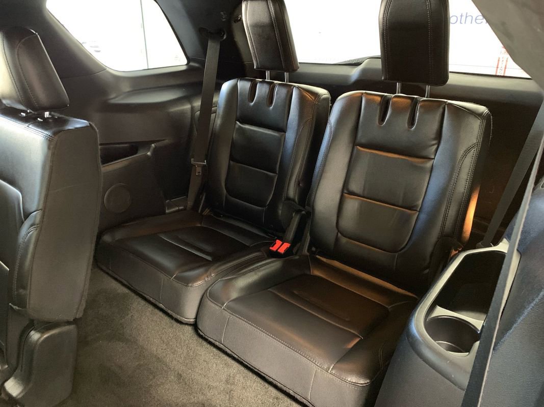 Used 2017 Ford Explorer XLT w/ Equipment Group 202A AWD/4WD image 24