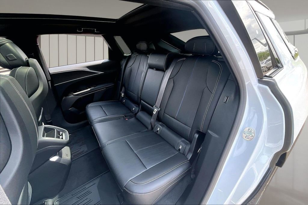 New 2026 Cadillac Lyriq Luxury AWD/4WD image 10