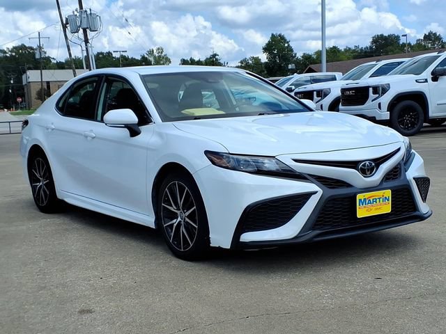 Used 2023 Toyota Camry SE FWD image 3