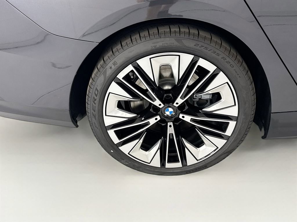 New 2026 BMW i5 eDrive40 image 32